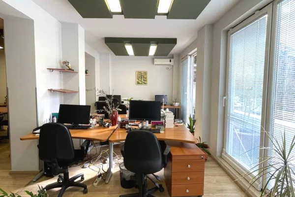 JEPET ME QIRA ZYRE NE QENDER TE TIRANES  📍 Rruga Ibrahim Rugova, Tirane