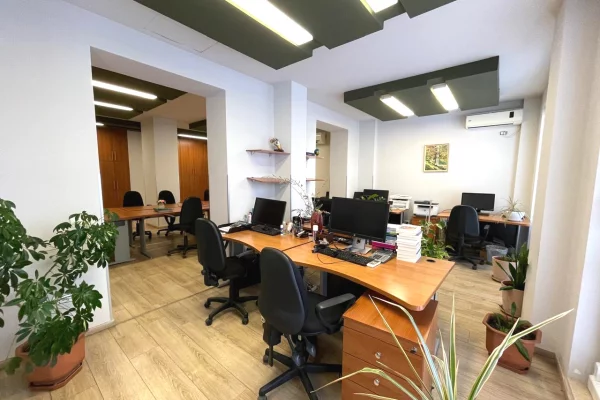 JEPET ME QIRA ZYRË NË QENDËR TË TIRANËS  📍 Rruga Ibrahim Rugova, Tiranë