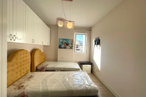 Shtepi me qera Apartament ne Tirane, 3+1, Mobilimi E mobiluar, Pagesa 100,000  Leke.