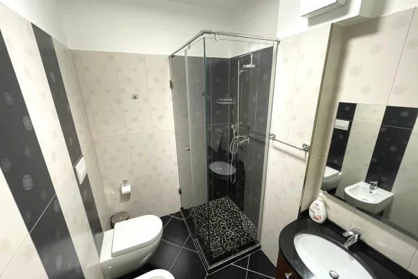 Shtepi me qera Apartament ne Tirane, 3+1, Mobilimi E mobiluar, Pagesa 100,000  Leke.