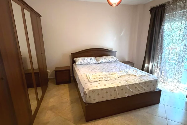 Shtepi me qera Apartament ne Tirane, 2+1, Mobilimi E mobiluar, Pagesa 750  Euro.