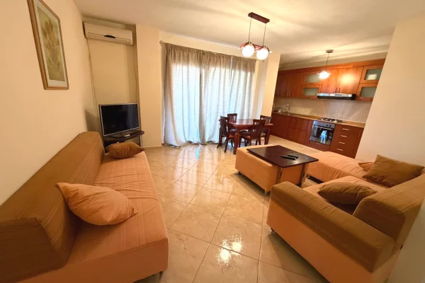 Jepet me qera apartament 2+1+2 tualete+3 ballkone te Liqeni i thate