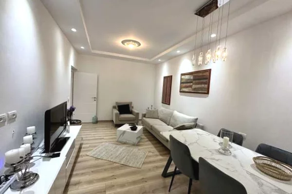 APARTAMENT ME QIRA 2+1 – LAPRAKË