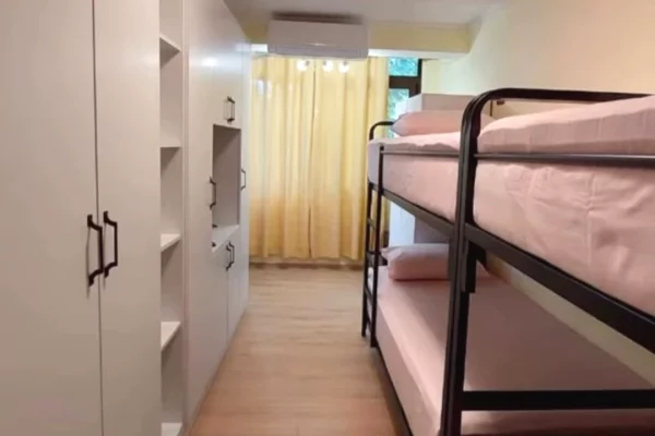 Shtepi ne shitje Apartament ne Tirane, 2+1, Mobilimi E mobiluar, Pagesa 303,600  Euro.