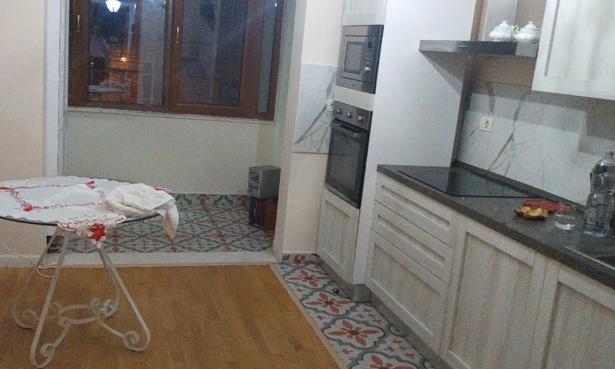 Shtepi ne shitje Apartament ne Tirane, 2+1, Mobilimi E mobiluar, Pagesa 300,000  Euro.