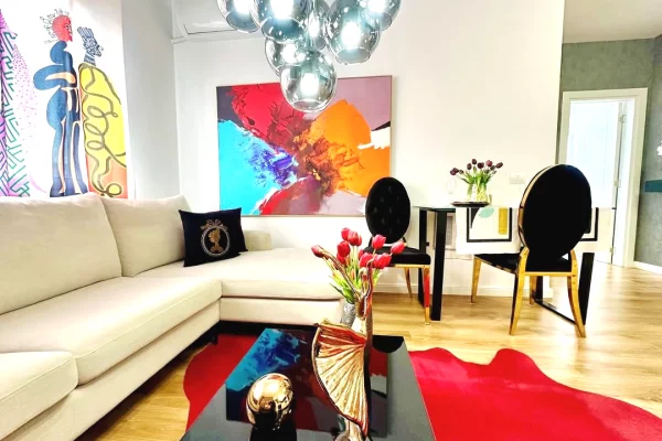 21 DHJETORI, BRENDA UNAZES SE VOGEL  Shesim super apartament 1+1