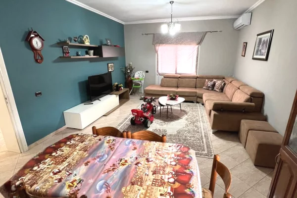 Shtepi me qera Apartament ne Tirane, 2+1, Mobilimi E mobiluar, Pagesa 450  Euro.