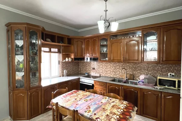 Shtepi me qera Apartament ne Tirane, 2+1, Mobilimi E mobiluar, Pagesa 450  Euro.