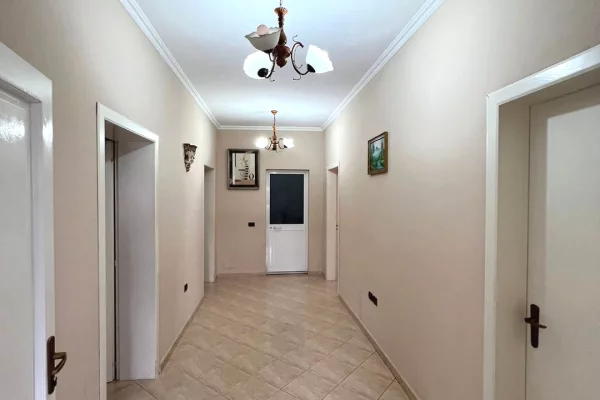 Shtepi me qera Apartament ne Tirane, 2+1, Mobilimi E mobiluar, Pagesa 450  Euro.