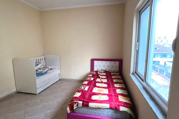 Shtepi me qera Apartament ne Tirane, 2+1, Mobilimi E mobiluar, Pagesa 450  Euro.