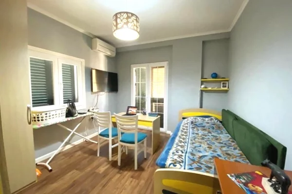 Shtepi ne shitje Apartament ne Tirane, 2+1, Mobilimi E mobiluar, Pagesa 350,000  Euro.