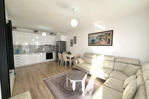 Appartamento in affitto a Tirana 2+1, Arredato