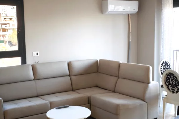 Jepet me qera apartament 2+1 ne Porcelan prane UET-se