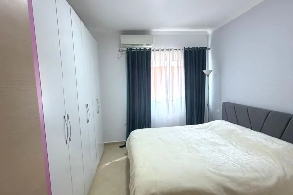 Shtepi ne shitje Apartament ne Tirane, 2+1, Mobilimi E mobiluar, Pagesa 260,000  Euro.