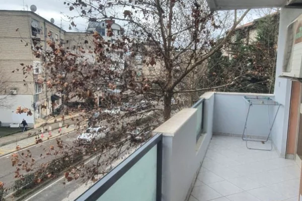 Shtepi me qera Apartament ne Tirane, 2+1, Mobilimi E mobiluar, Pagesa 500  Euro.