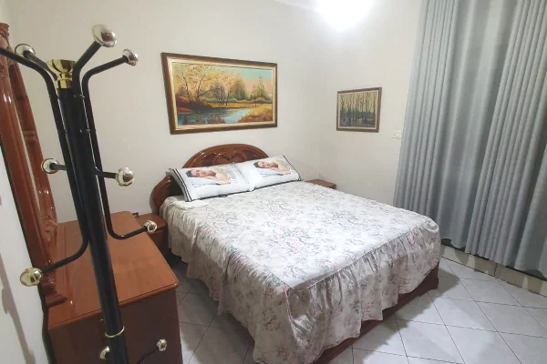 Shtepi me qera Apartament ne Tirane, 2+1, Mobilimi E mobiluar, Pagesa 500  Euro.