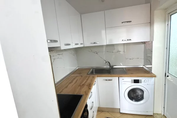 Shtepi me qera Apartament ne Tirane, 1+1, Mobilimi E mobiluar, Pagesa 35,000  Leke.