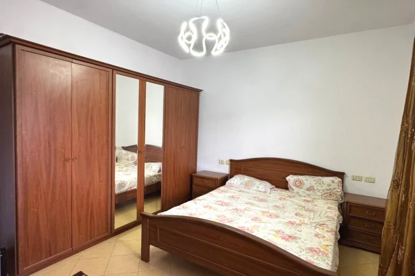 Shtepi me qera Apartament ne Tirane, 1+1, Mobilimi E mobiluar, Pagesa 35,000  Leke.