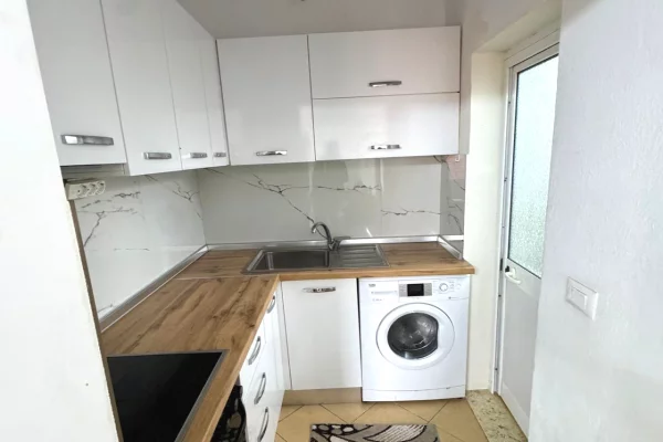 Shtepi me qera Apartament ne Tirane, 1+1, Mobilimi E mobiluar, Pagesa 35,000  Leke.