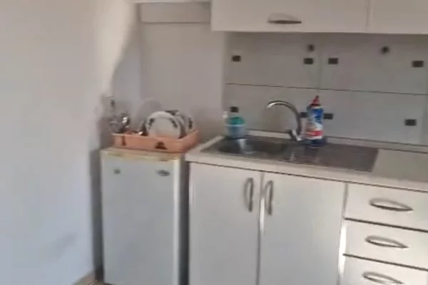 Shtepi me qera Apartament ne Tirane, 1+1, Mobilimi E mobiluar, Pagesa 35,000  Leke.