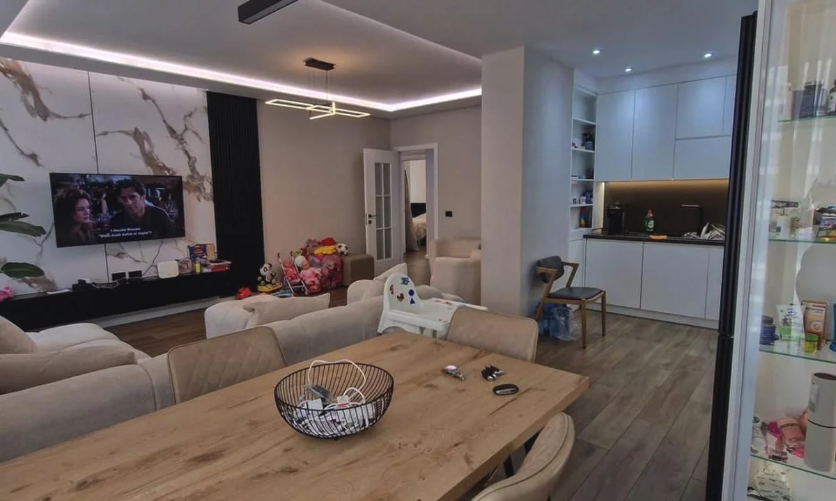 Appartamento in affitto a Tirana 3+1, Arredato