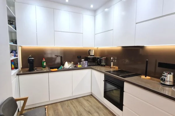 Appartamento in affitto a Tirana 3+1, Arredato