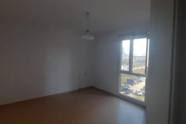 Shtepi me qera Apartament ne Tirane, 1+1, Mobilimi Pjeserisht e mobiluar, Pagesa 450  Euro.