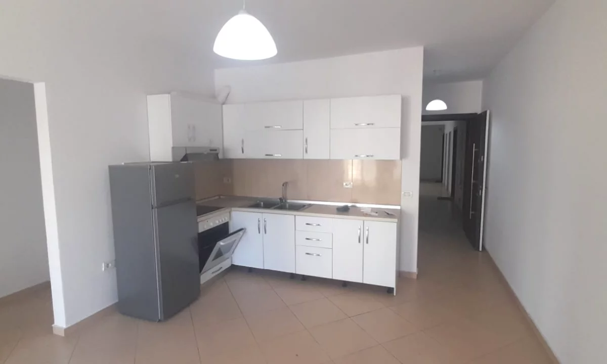 Shtepi me qera Apartament ne Tirane, 1+1, Mobilimi Pjeserisht e mobiluar, Pagesa 450  Euro.
