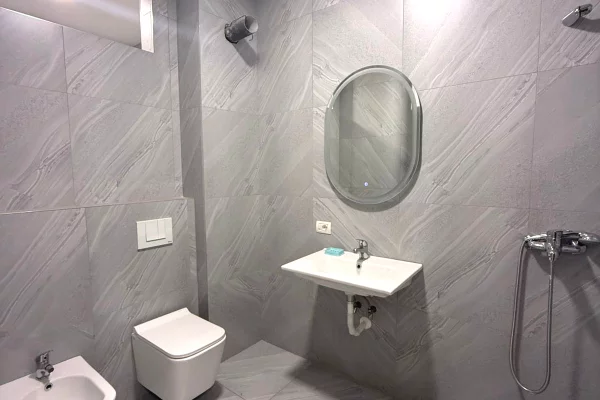 Shtepi me qera Apartament ne Tirane, 2+1, Mobilimi E mobiluar, Pagesa 850  Euro.