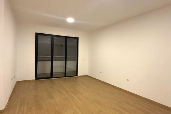 Shtepi me qera 3+1 ne Tirane - 1,100 Euro