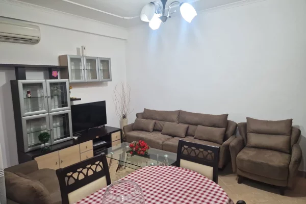 Shtepi me qera 2+1 ne Tirane - 45,000 Leke