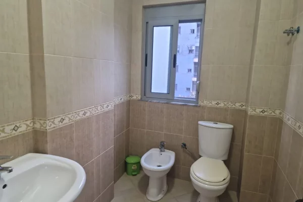 Shtepi me qera Apartament ne Tirane, 2+1, Mobilimi E mobiluar, Pagesa 45,000  Leke.