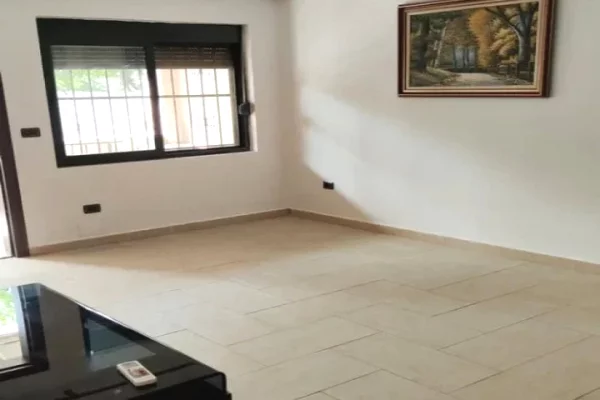 Appartamento in affitto a Tirana 1+1, SemiArredato