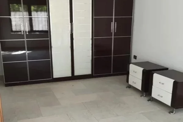 Appartamento in affitto a Tirana 1+1, SemiArredato