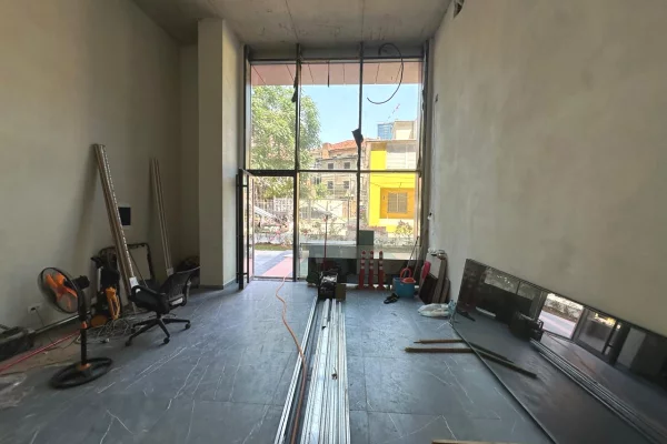 Shitet dyqan ne kat 0 ne Galerine "Roma" te Rruga e Kavajes