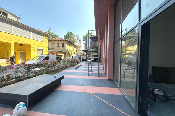 Shitet dyqan ne kat 0 ne Galerine "Roma" te Rruga e Kavajes