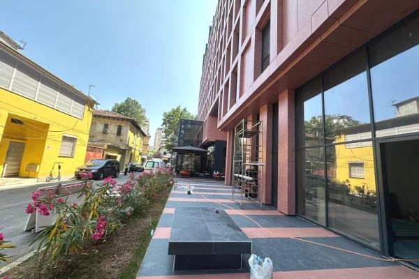 Ambiente Commerciale in Vendita 1+1 a Tirana - 310,000 Euro