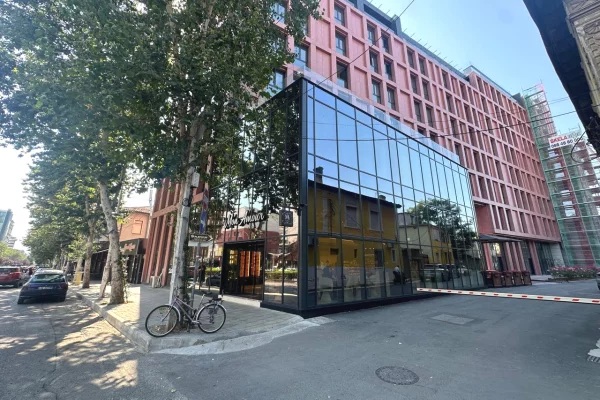 Shitet dyqan ne kat 0 ne Galerine "Roma" te Rruga e Kavajes