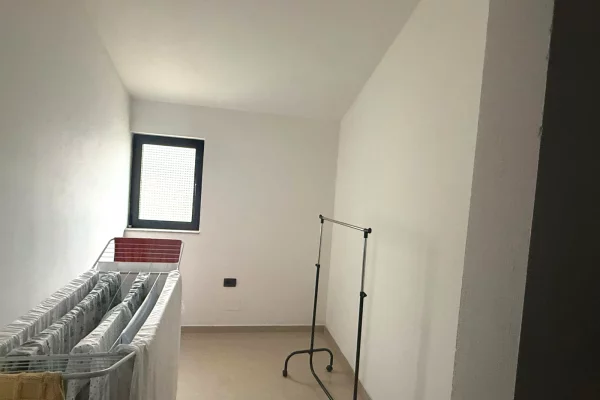 Shtepi me qera Apartament ne Tirane, 3+1, Mobilimi E mobiluar, Pagesa 800  Euro.