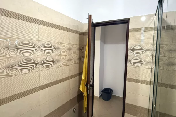 Shtepi me qera Apartament ne Tirane, 3+1, Mobilimi E mobiluar, Pagesa 800  Euro.