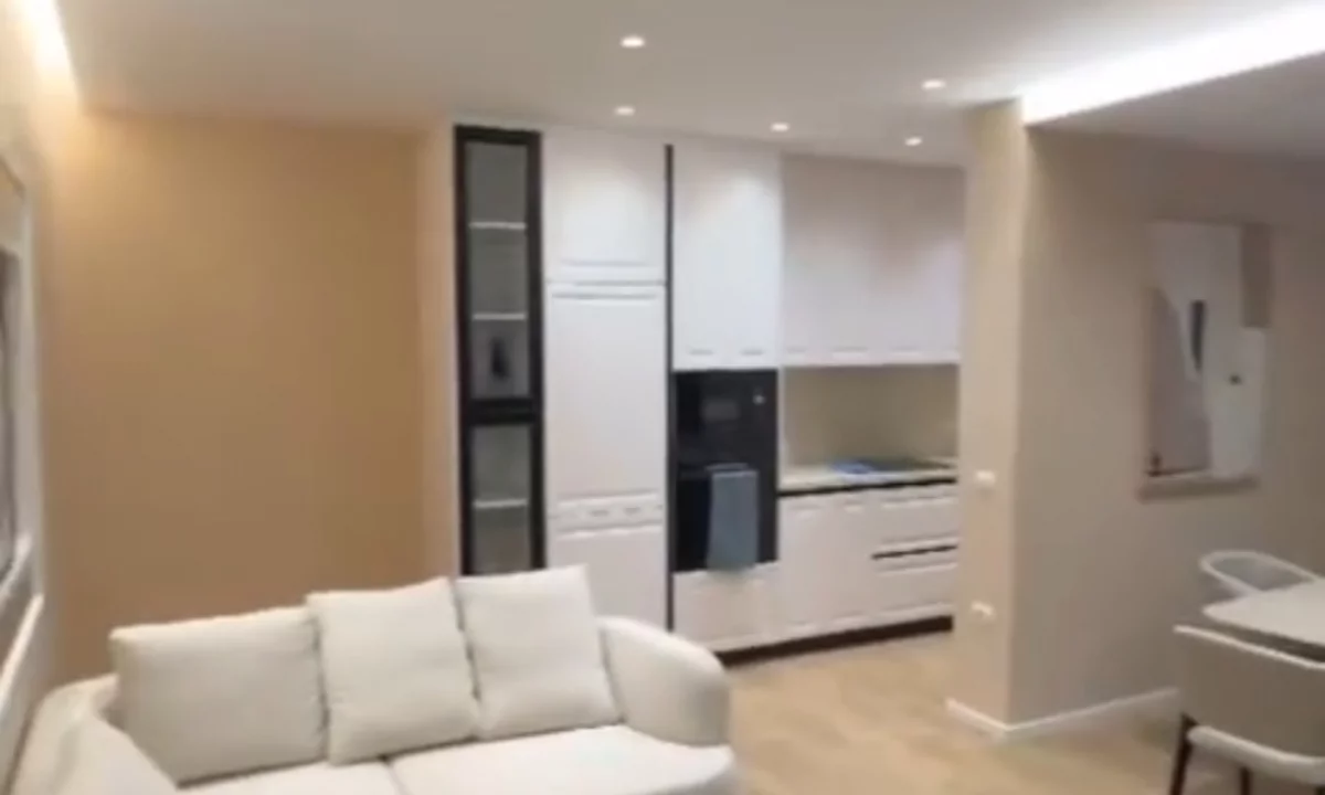 Appartamento in vendita a Tirana 2+1, Arredato