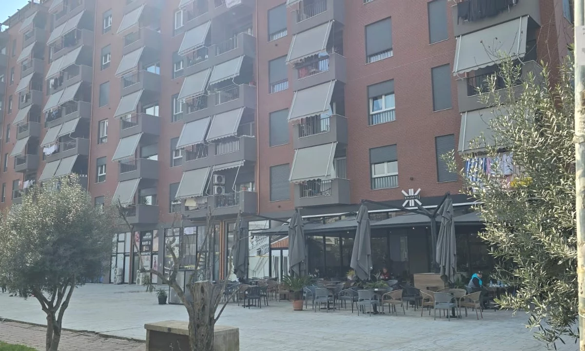 Shtepi ne shitje Apartament ne Tirane, 2+1, Mobilimi E mobiluar, Pagesa 300,000  Euro.