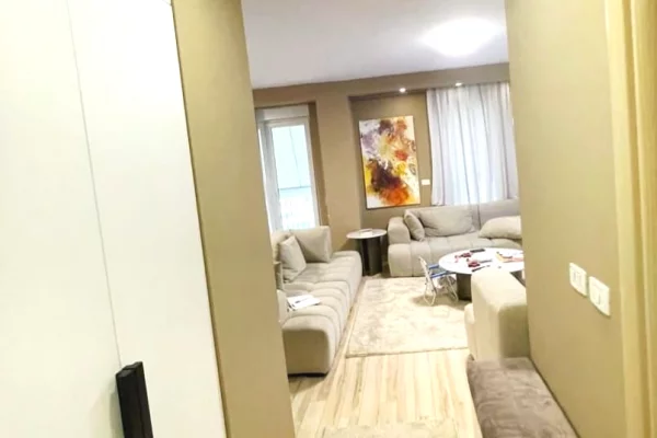 Shtepi ne shitje Apartament ne Tirane, 2+1, Mobilimi E mobiluar, Pagesa 223,000  Euro.