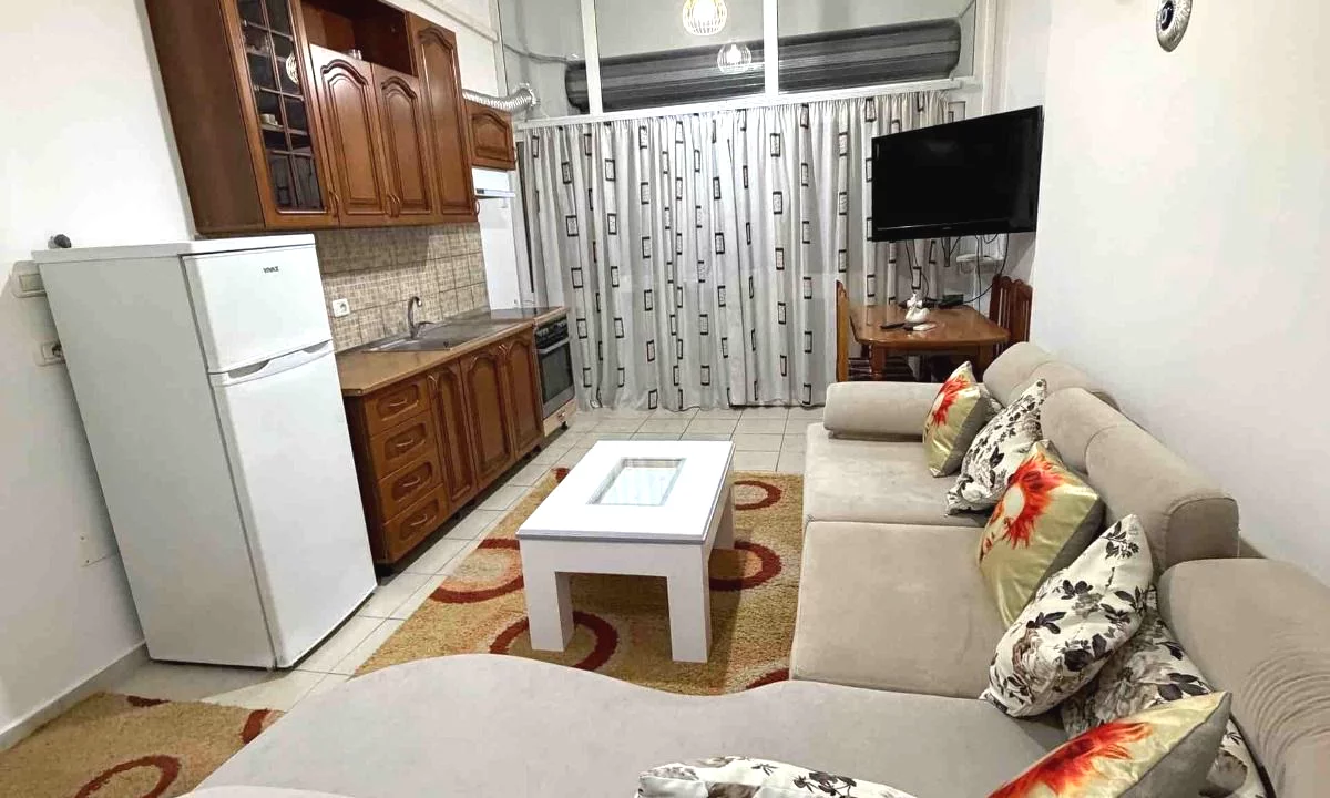 Shtepi me qera Apartament ne Tirane, Garsoniere, Mobilimi E mobiluar, Pagesa 35,000  Leke.