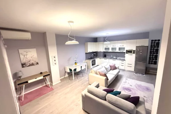 Jepet me qera Apartament 1+1 i mobiluar  📍 Vendndodhja: Afër ish-Hipoteka, Don Bosko.