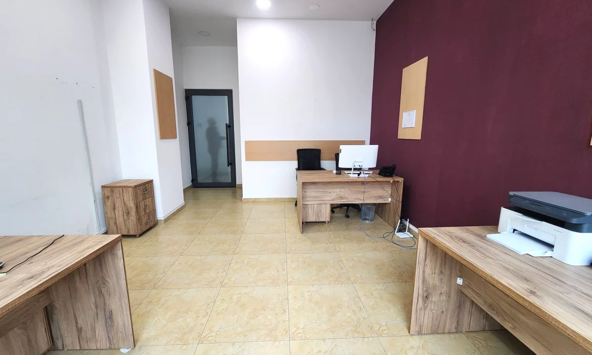 Ambient Zyre me Qira – Myslym Shyri, Tirane 45,000 LEKE