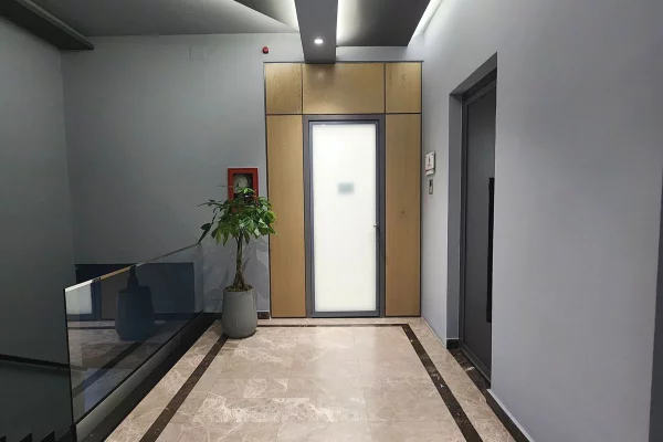 Ambient Zyre me Qira – Myslym Shyri, Tirane 45,000 LEKE