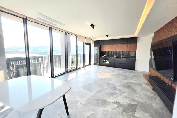 Appartamento in vendita a Tirana 3+1, Vuoto