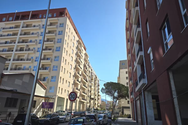 Shitet apartament 1+1 ne Kompleksin 