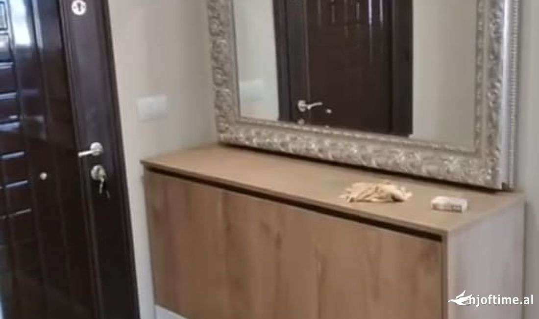 Shtepi ne shitje Apartament ne Tirane, 2+1, Mobilimi E mobiluar, Pagesa 85,000  Euro.